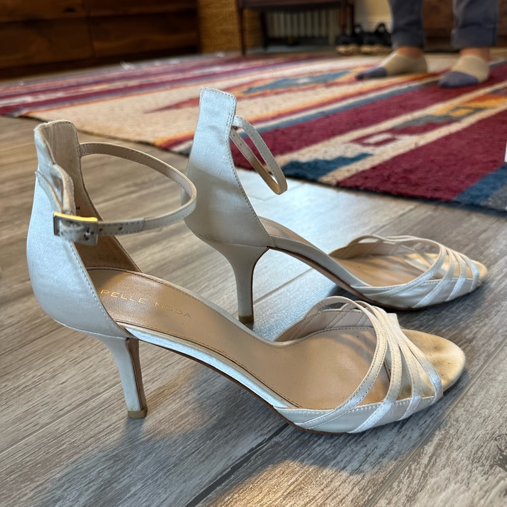 Pelle Moda ivory heels sz 9, worn once (wedding shoes!)